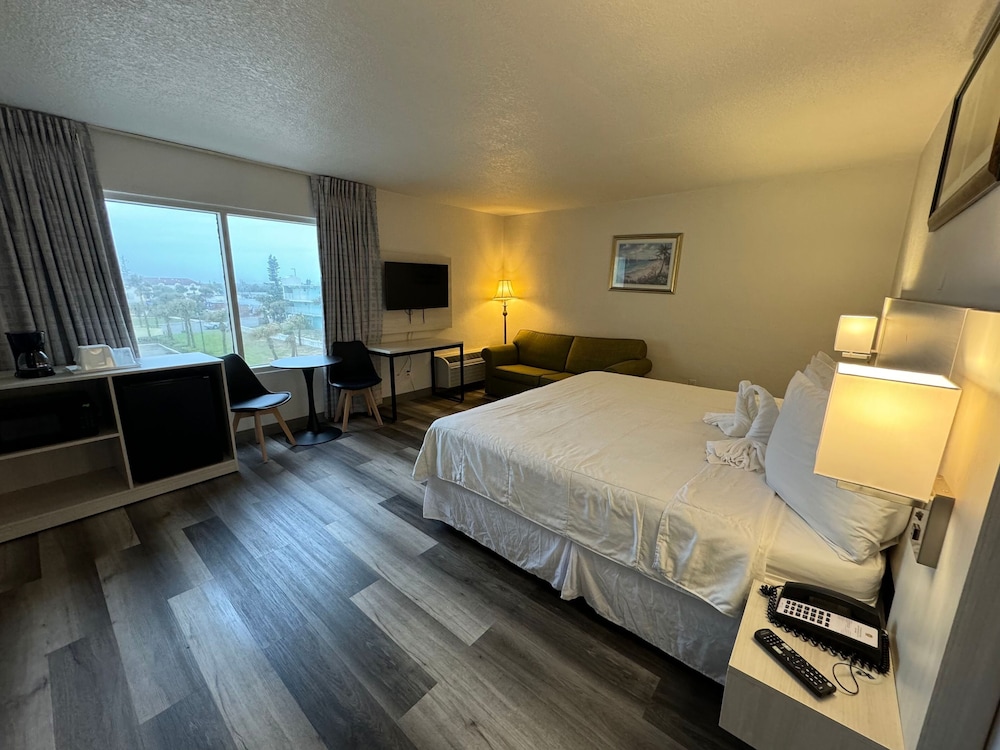 City Room, 1 King Bed, City View - Photo 1