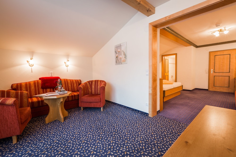 Suite, Balcony, Mountain View