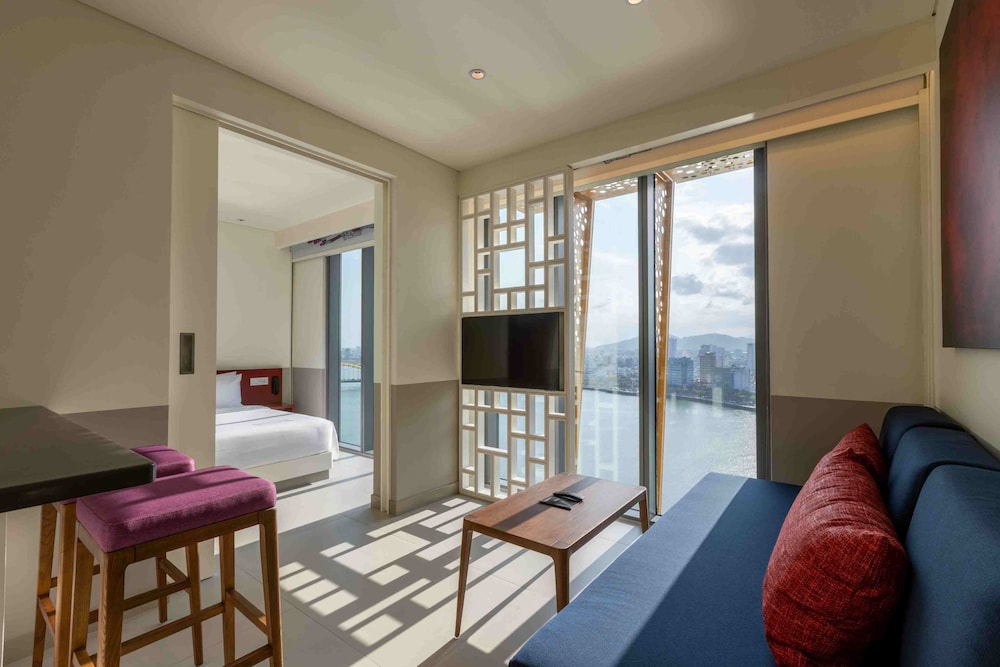 Suite, 2 Twin Beds, River View - Photo 3