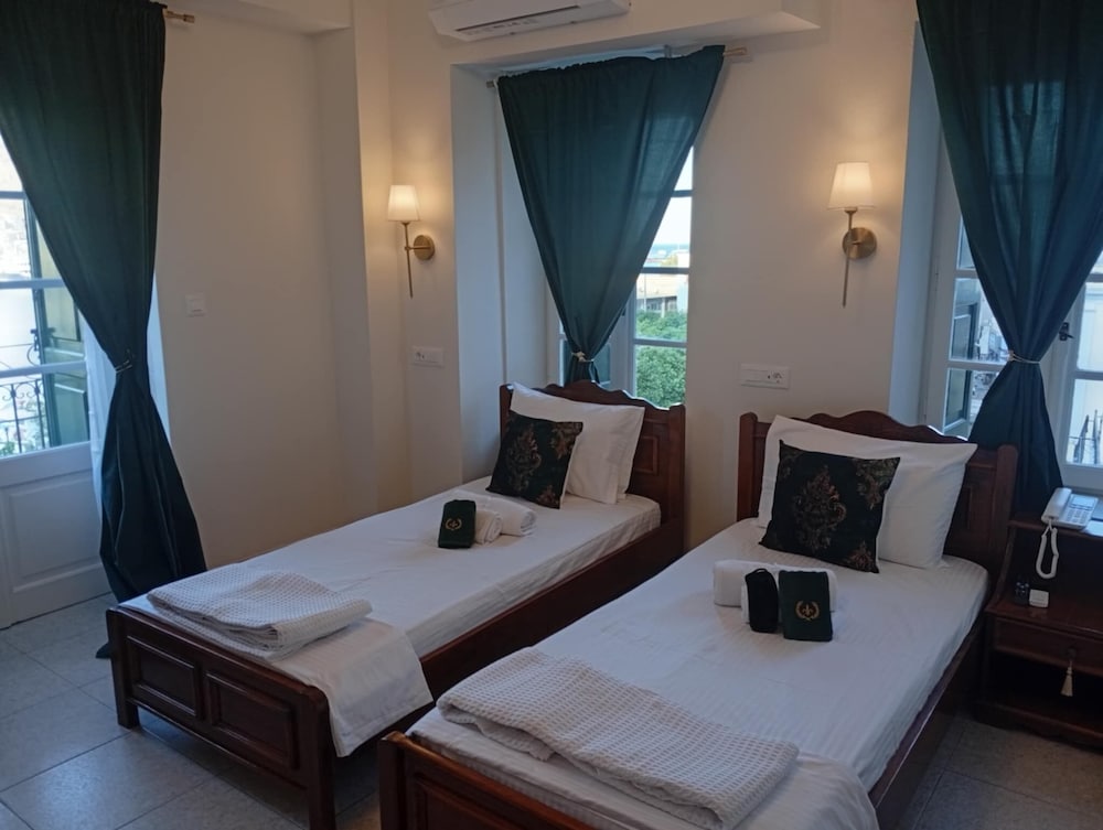 Deluxe Twin Room, Balcony, Harbor View photo 3