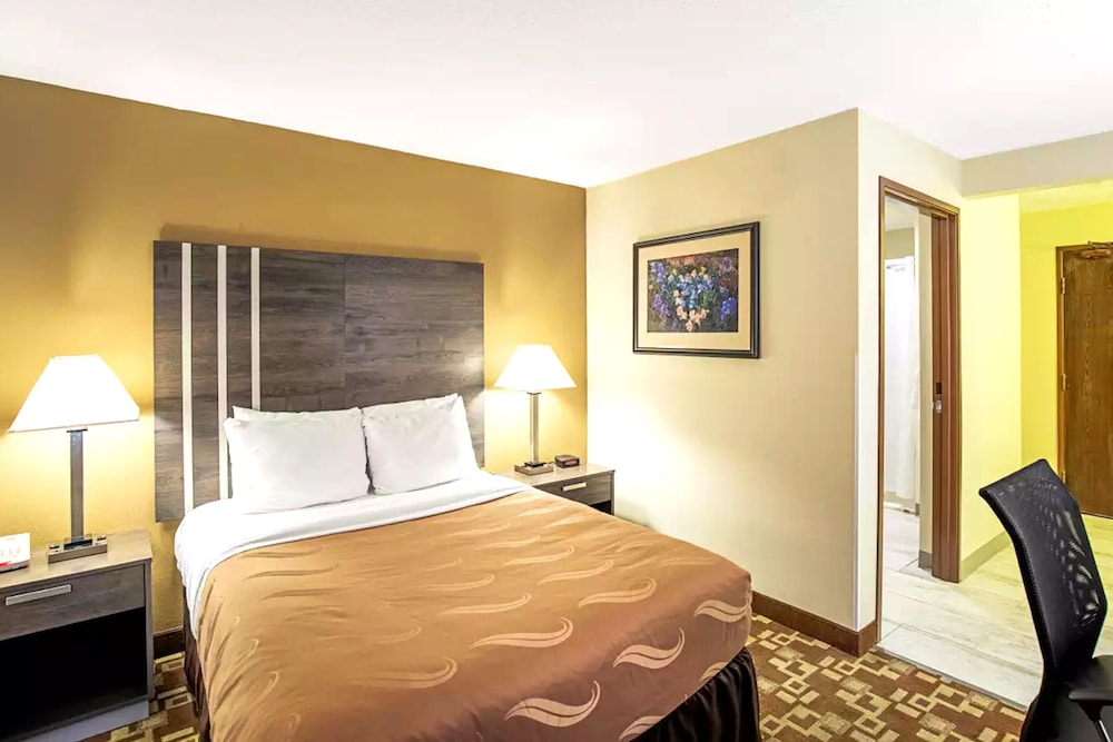 Comfort Room, 1 King Bed, Non Smoking - Photo 1
