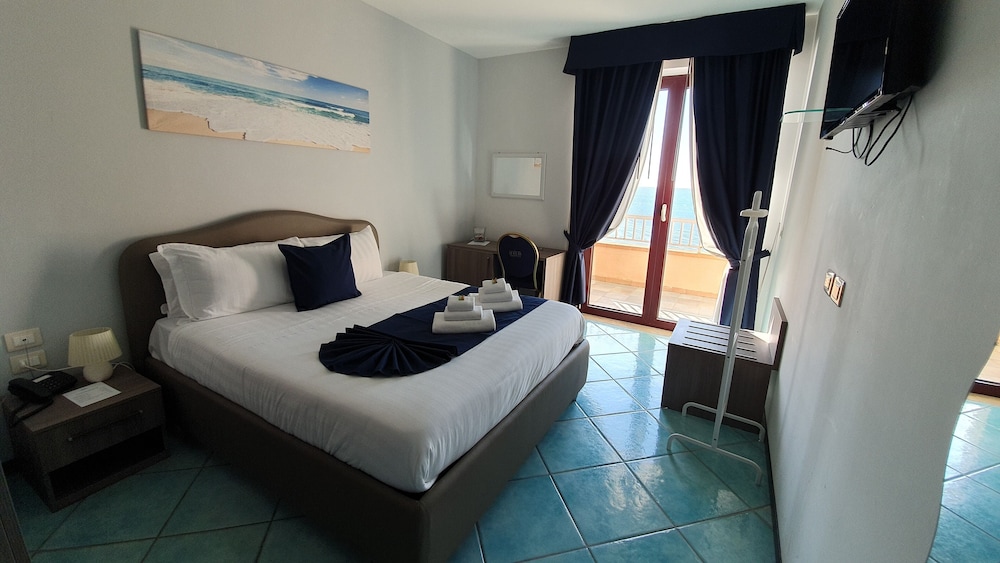 Double Room, Sea View - Photo 10