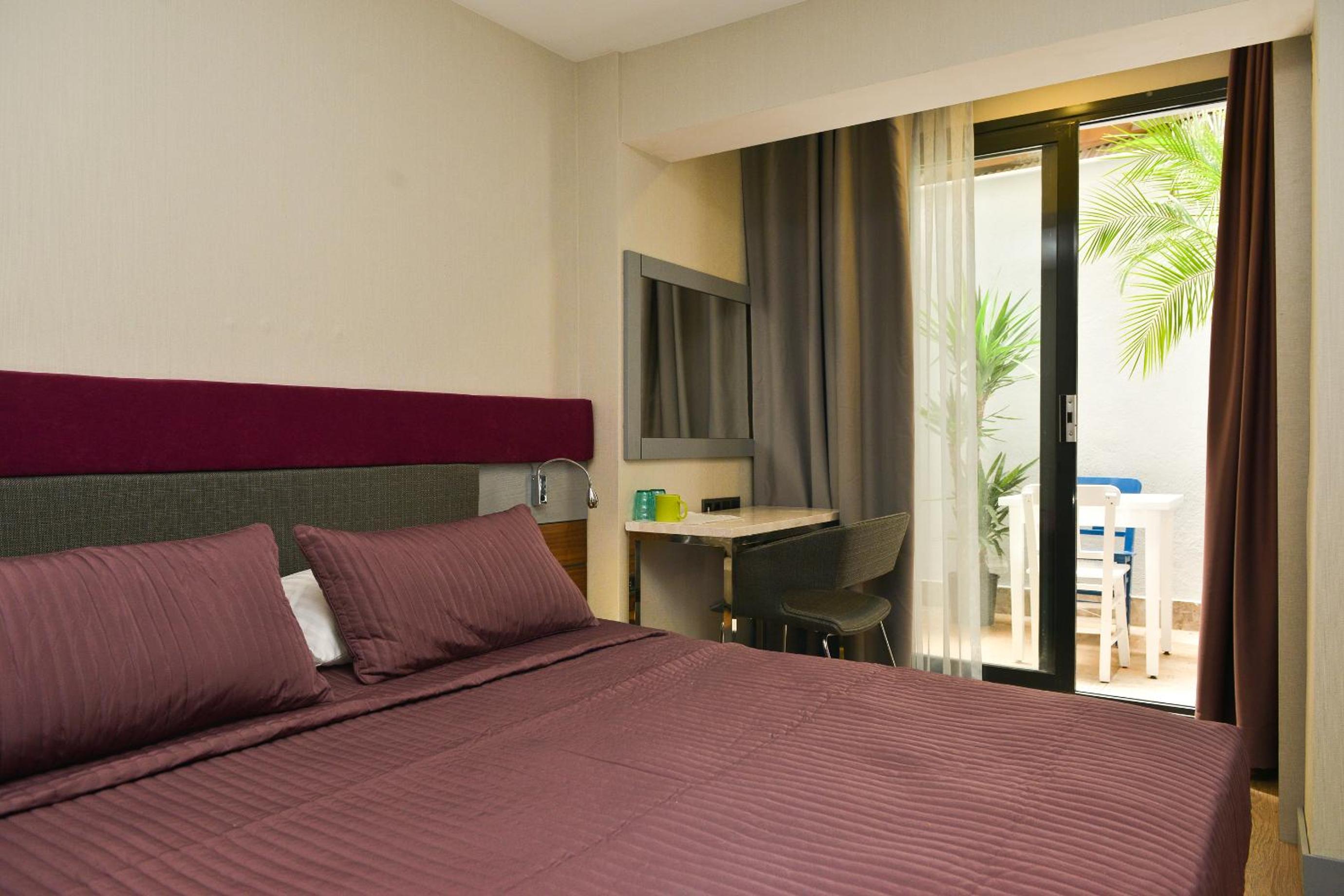 Studio Apartment photo 1