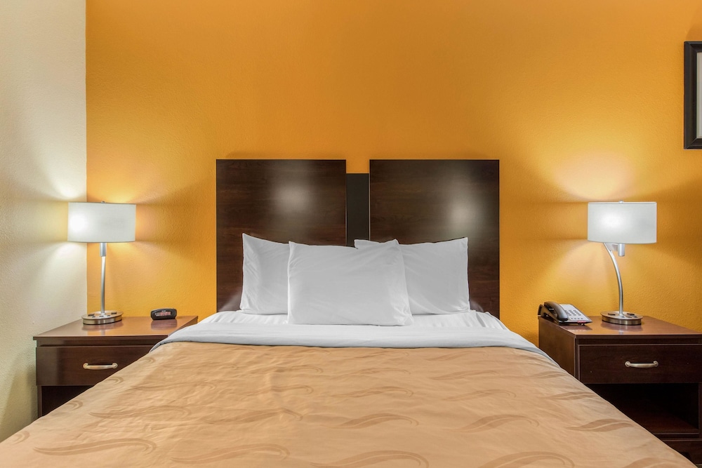 Standard Room, 1 Queen Bed, Non Smoking - Photo 2