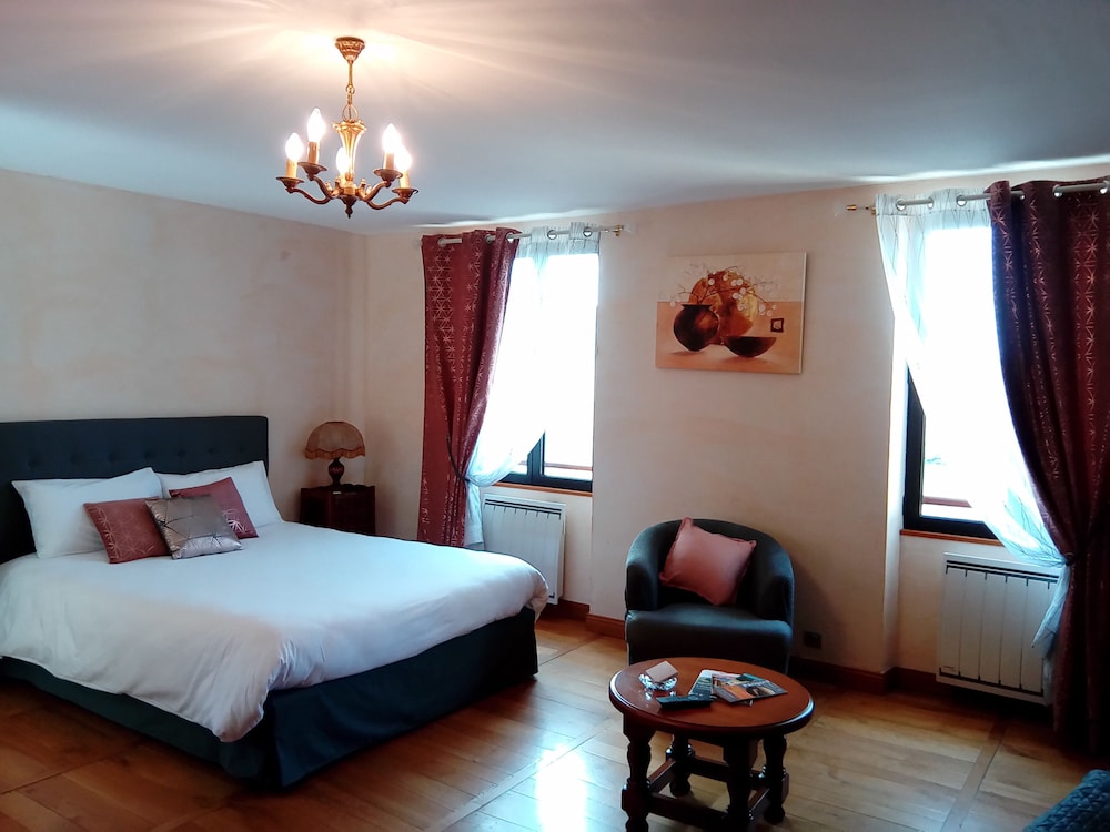 Superior Room (with bath) photo 2