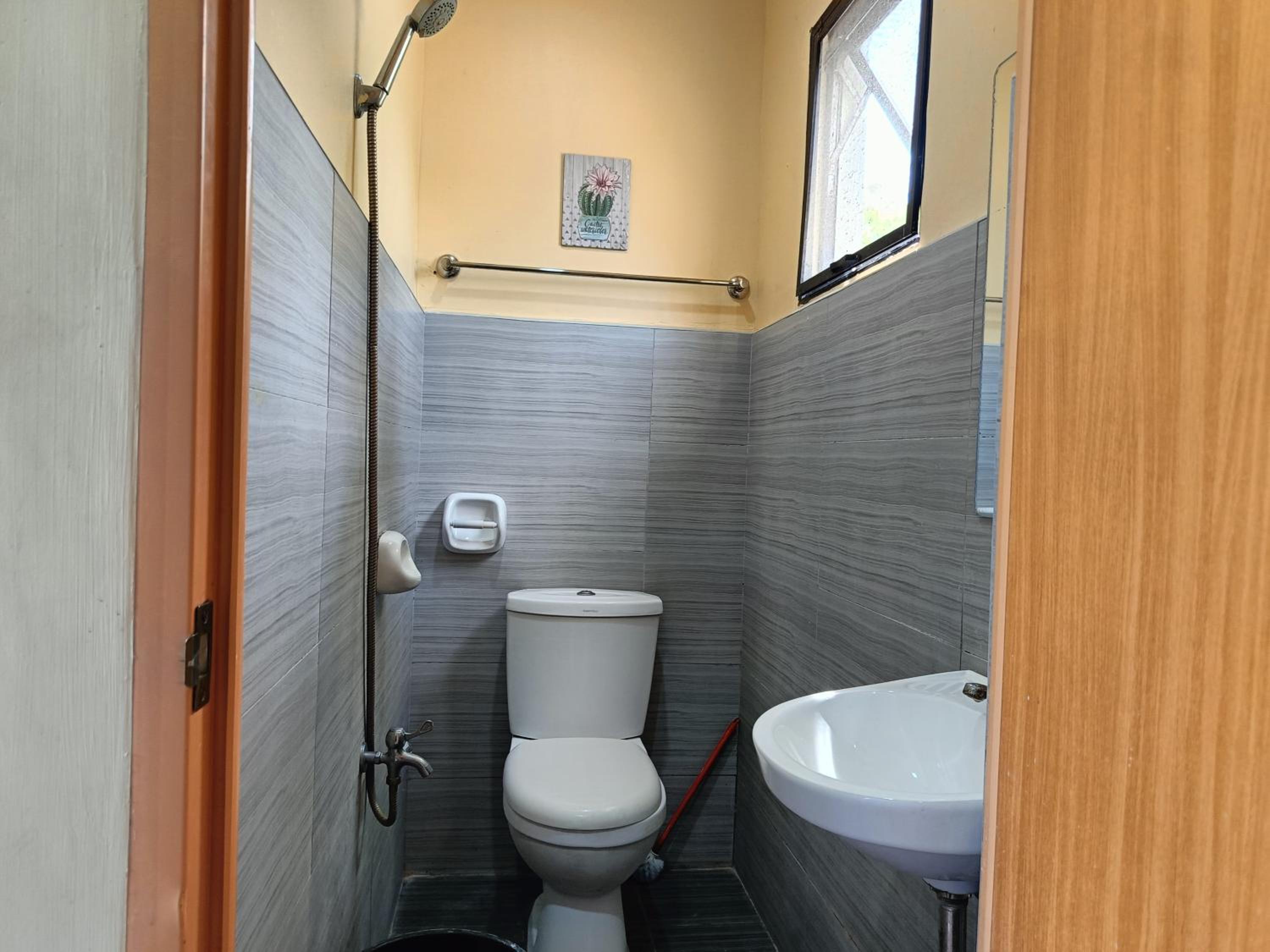 Standard Double Room with Fan - Photo 2