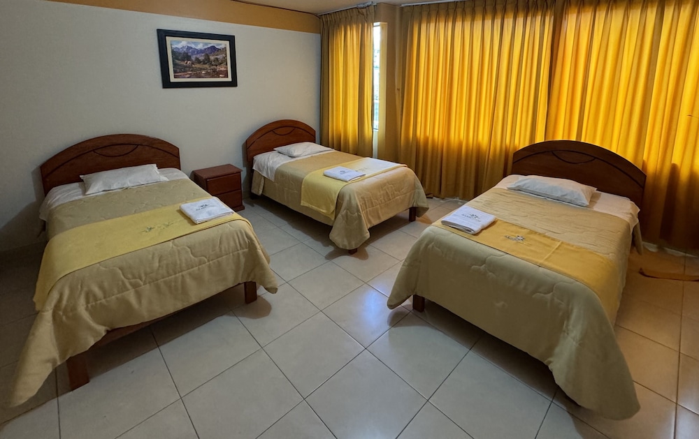 Basic Triple Room, 1 Bedroom, Ensuite photo 2