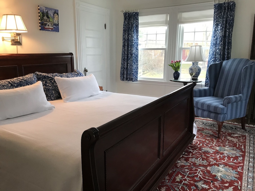 Governor Davis Suite