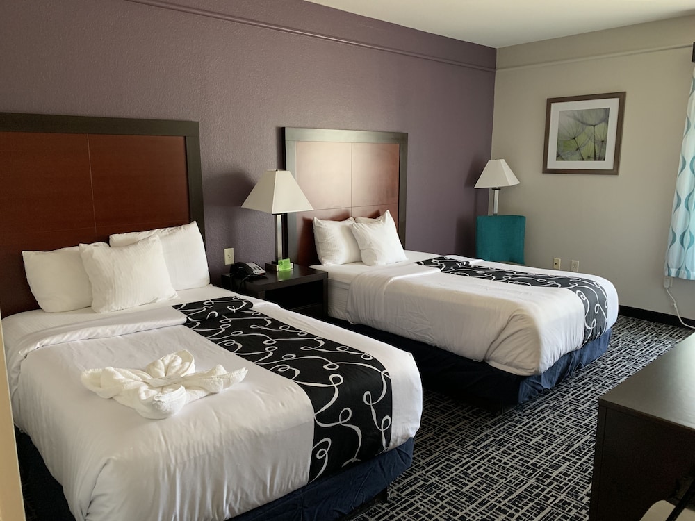 Room, 2 Double Beds, Accessible, Non Smoking ( Mobility/hearing, Tub W/ Grab Bars) - Photo 2
