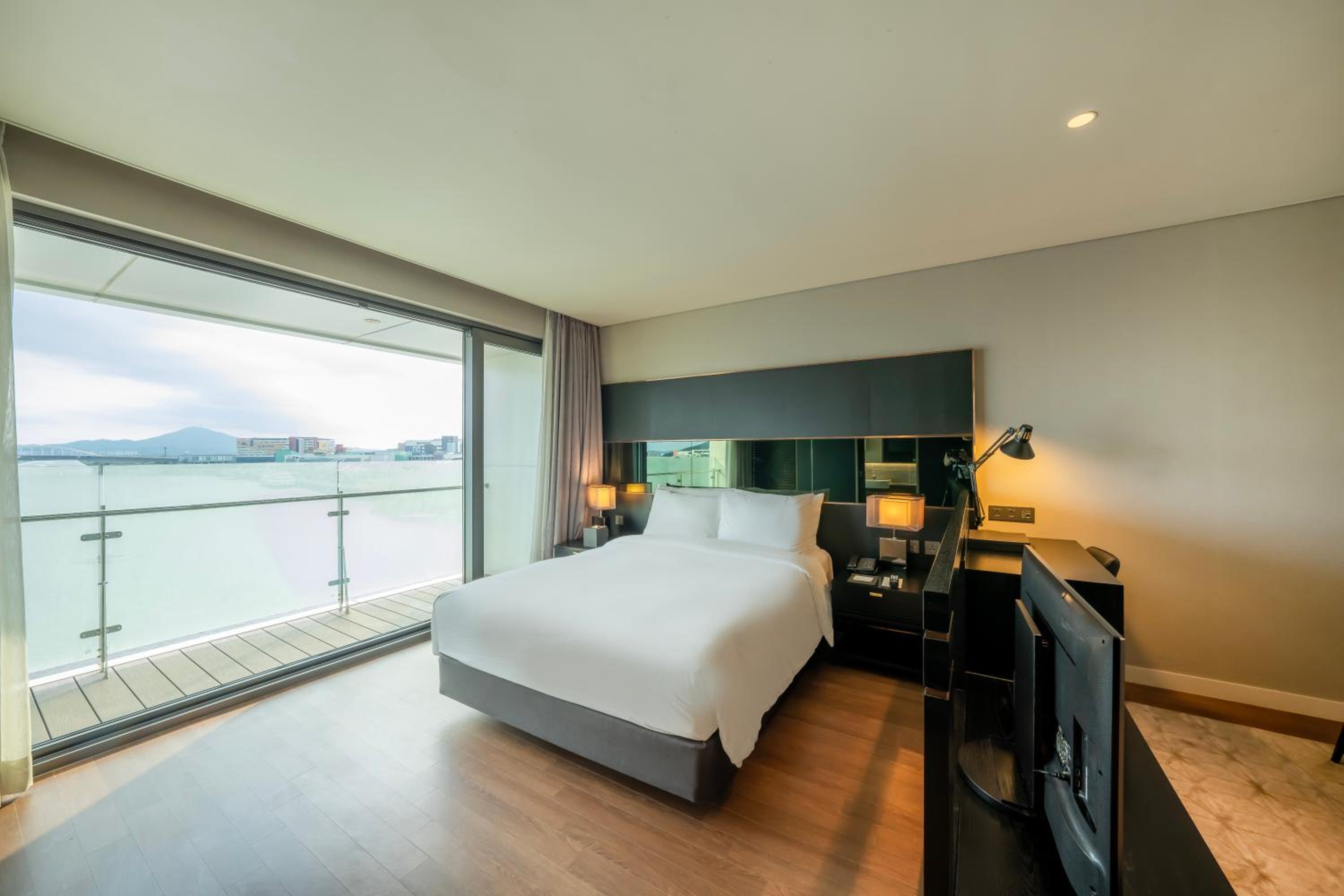 Marina Suite Double Room + Swimming Pool