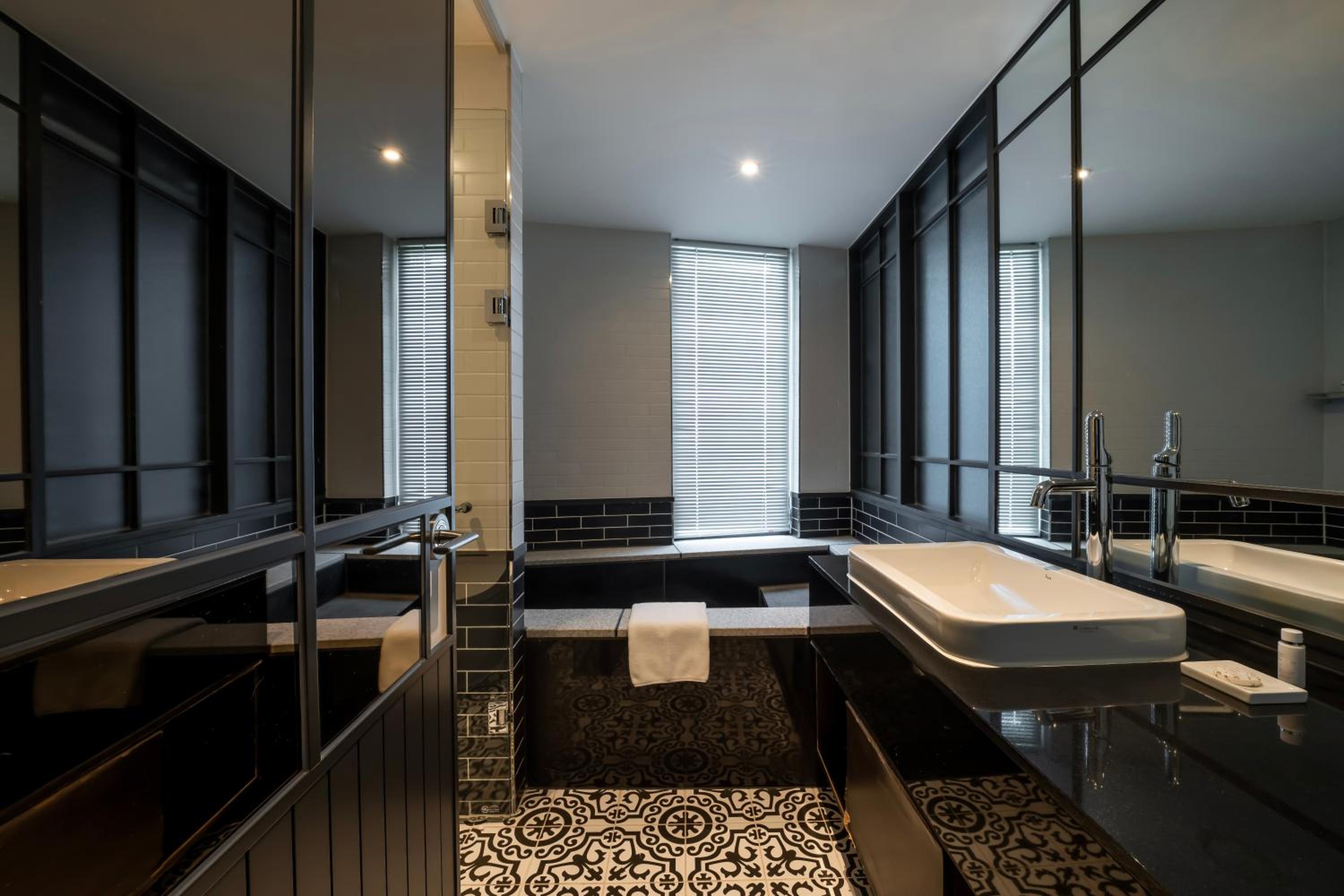 Corner Suite Double Room + Swimming Pool - Photo 2