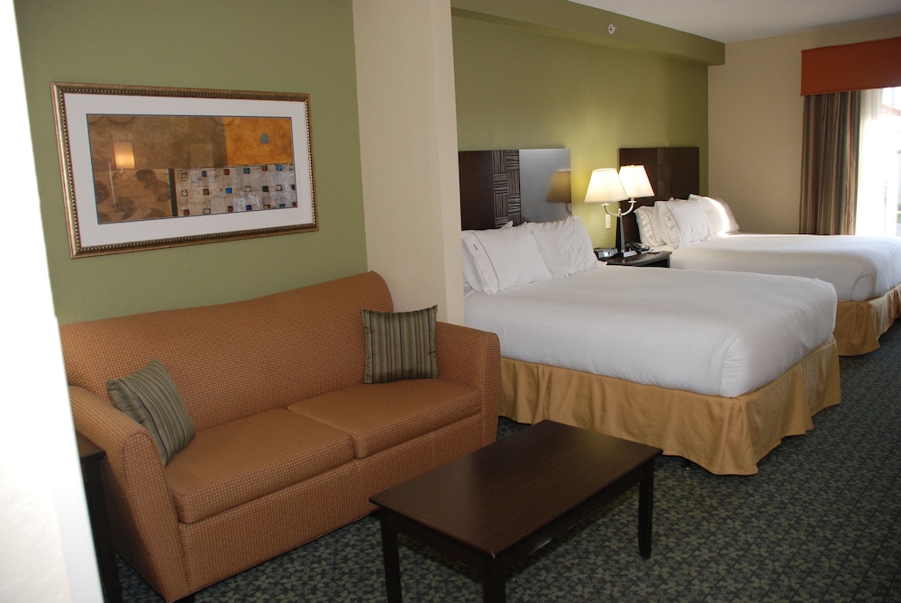 Suite, 2 Queen Beds, Accessible (Mobility, Accessible Tub) photo 2
