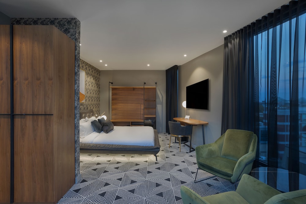 Deluxe Suite, 1 King Bed with Sofa bed, Non Smoking photo 1