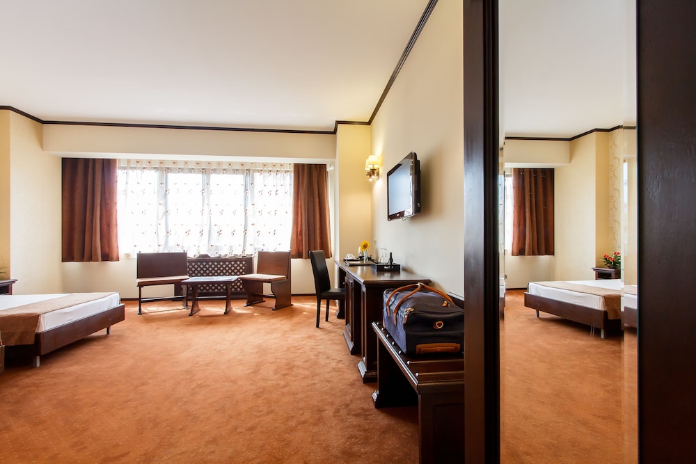 Executive Twin Room - Photo 2