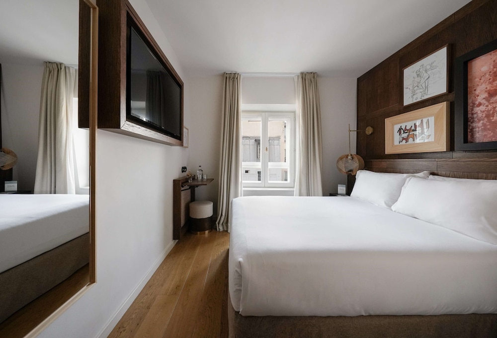 Signature double room thumbnail 5