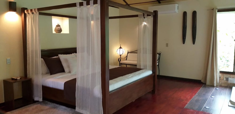 Tropical Suite With Jacuzzi photo 1