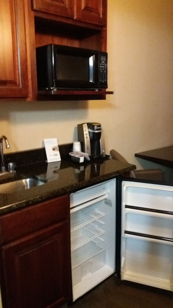 Suite, Multiple Beds (Additional Living Area) - Photo 7