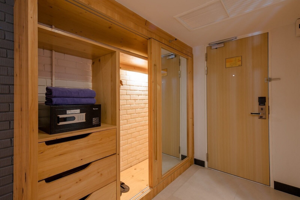 Deluxe Room 2 Queen Bed - Photo 5