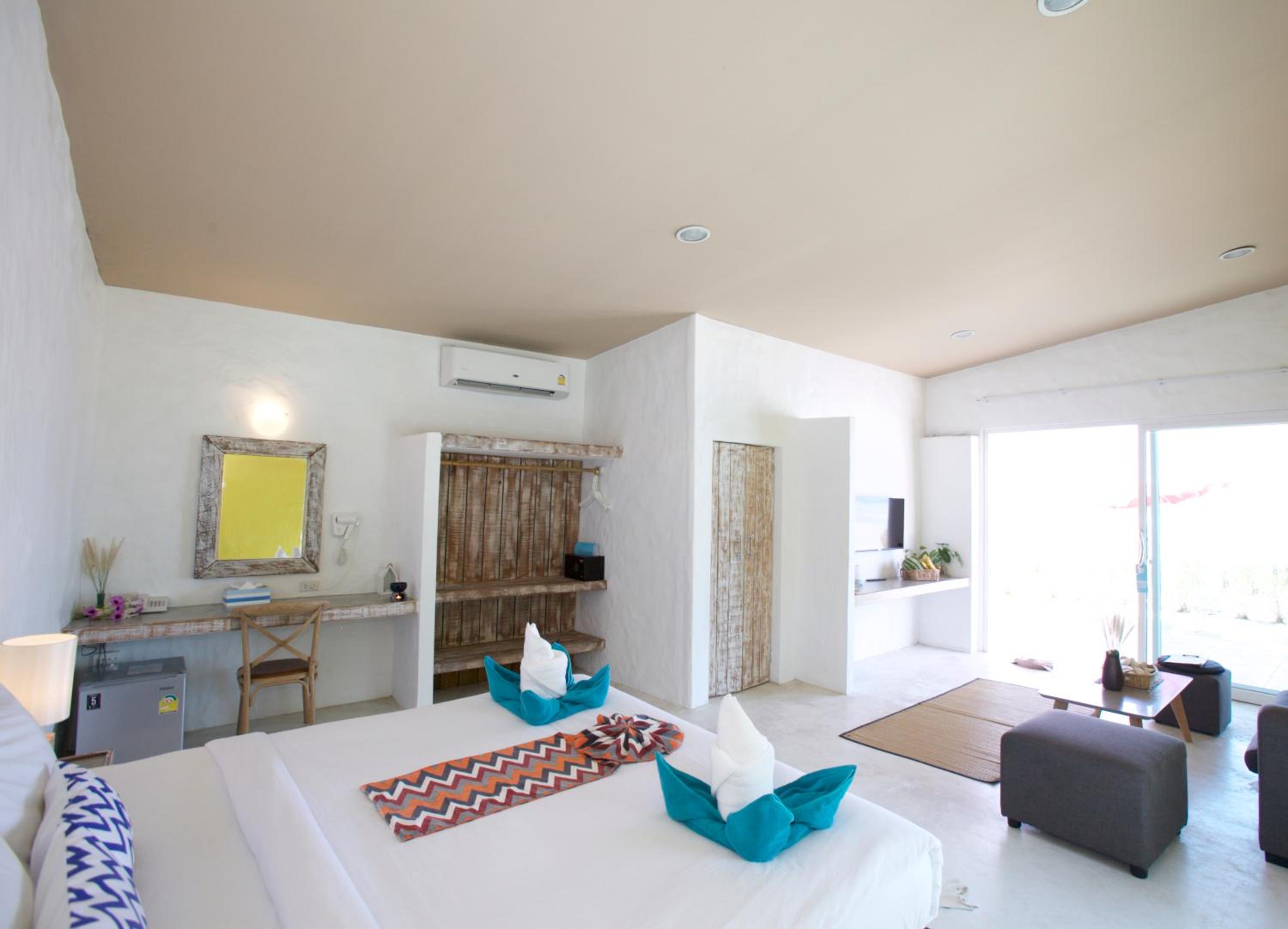 Beachfront Suite - Photo 1