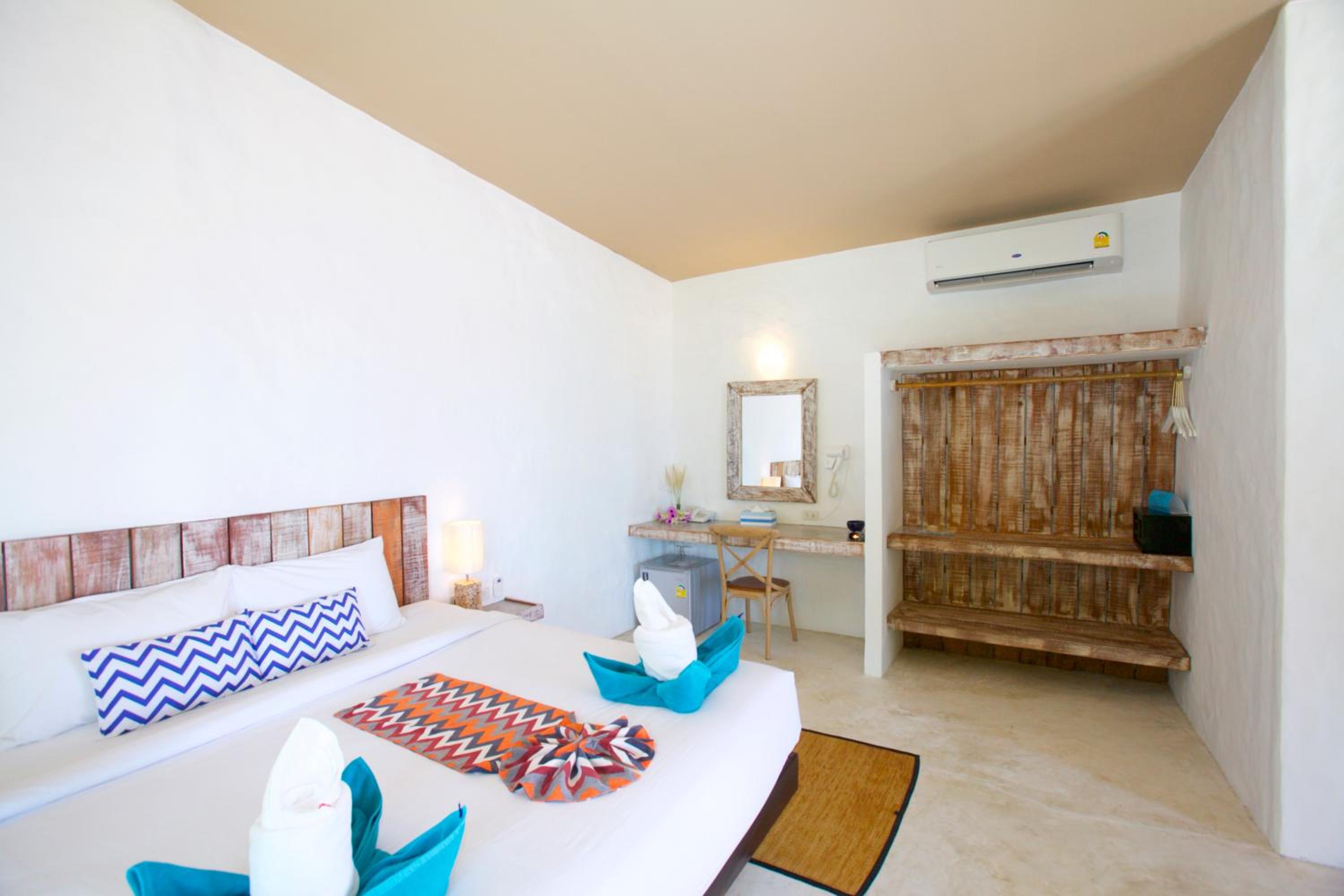 Beachfront Suite - Photo 13