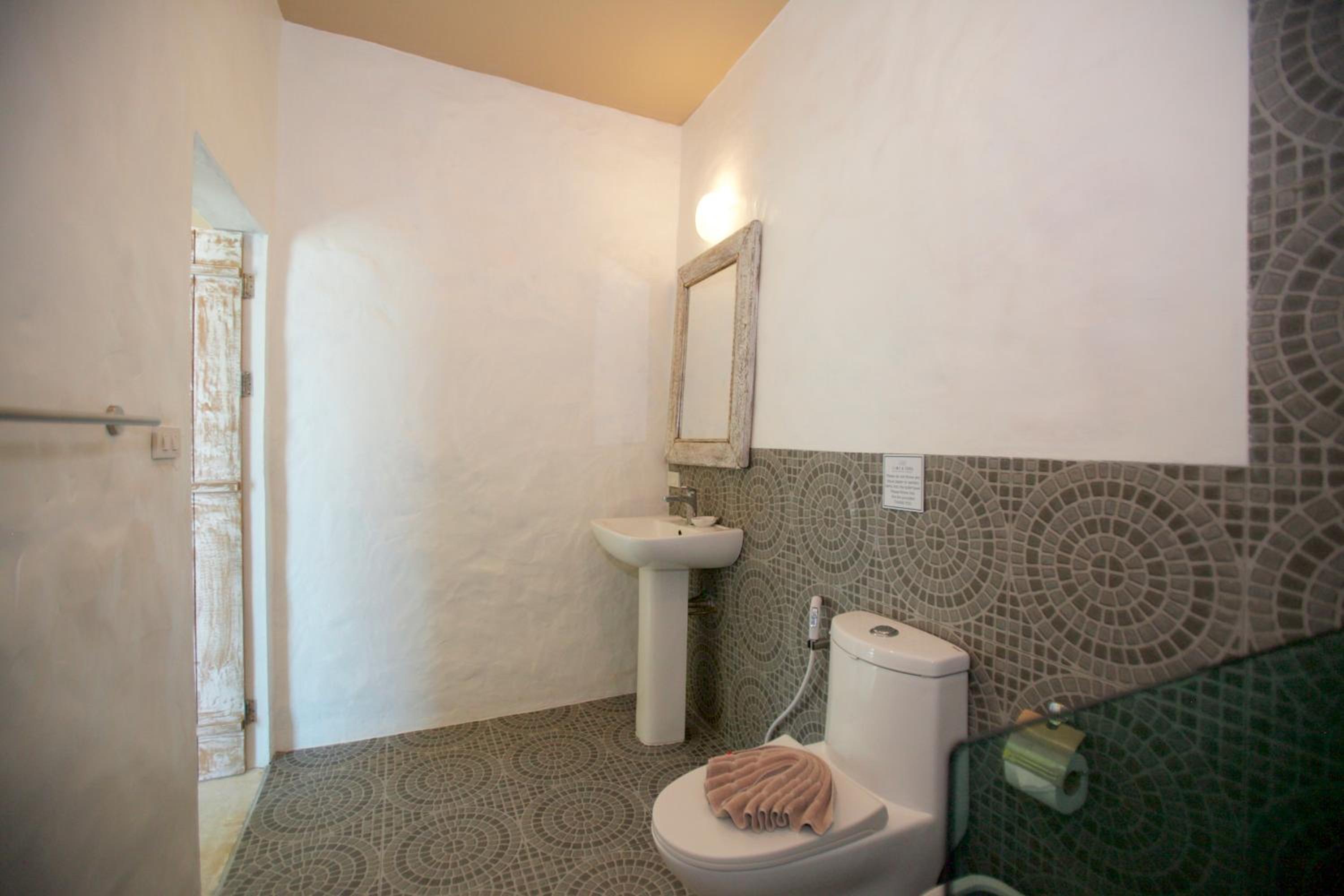 Beachfront Suite - Photo 16