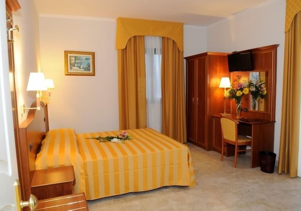 Classic Double Room - Photo 5