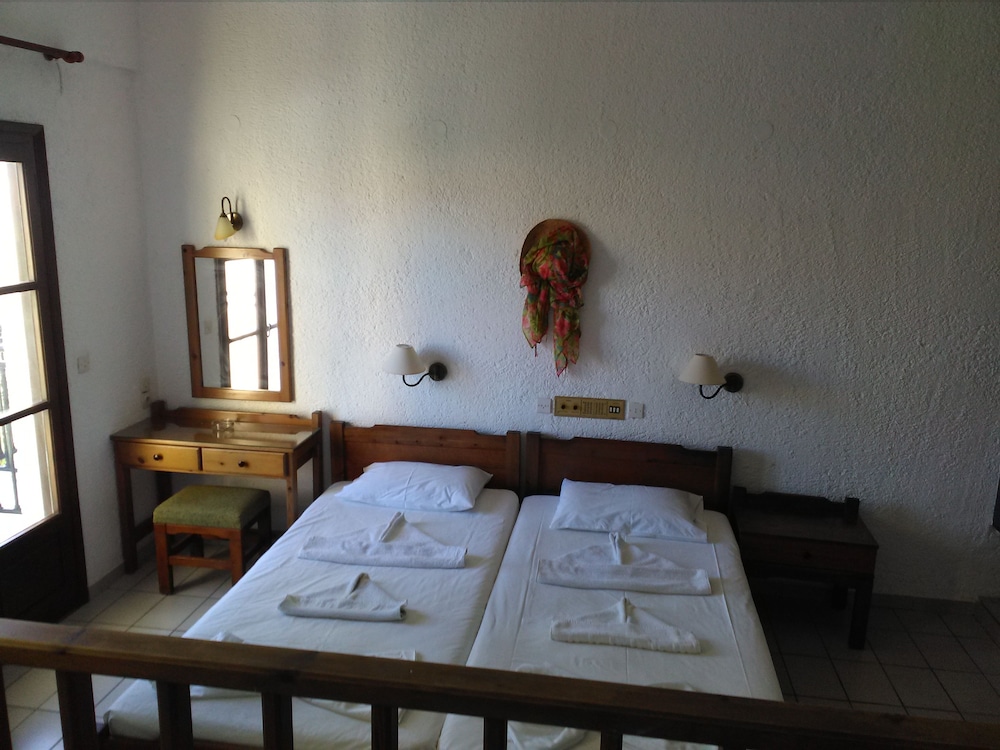 Basic Triple Room