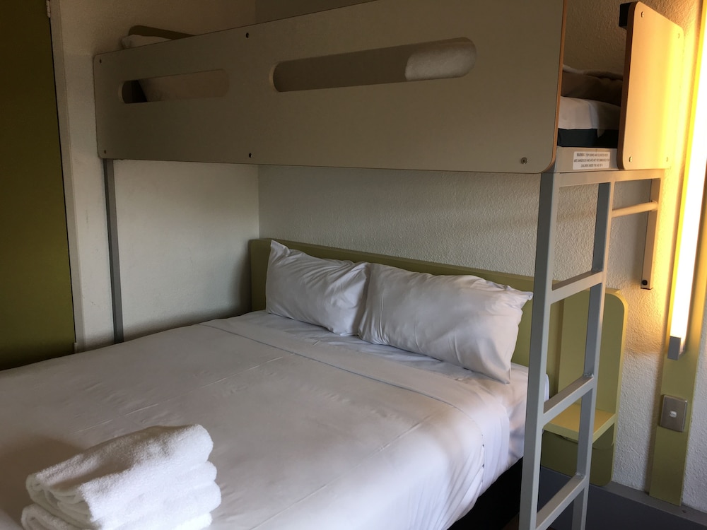 Standard Room, Multiple Beds - Photo 2