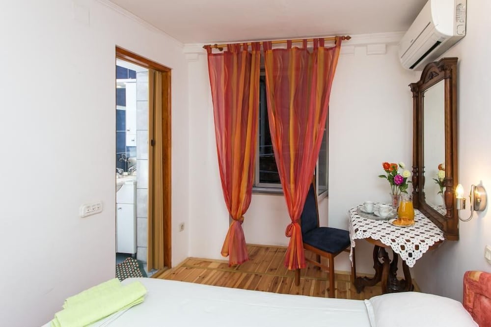 Double Room (Double Room)