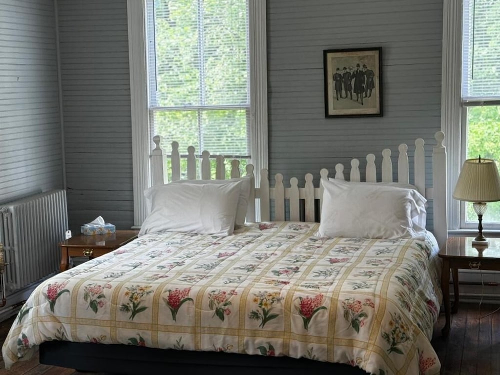 Standard Clawfoot Tub Pet Friendly photo 1