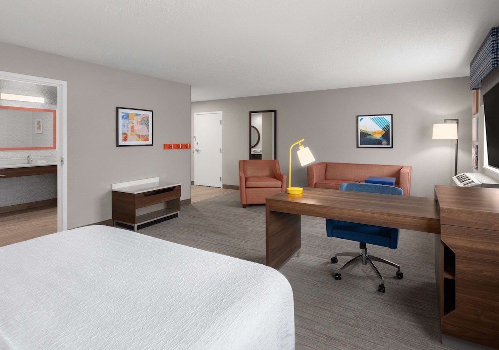 Suite, 1 King Bed, Accessible, Non Smoking - Photo 1