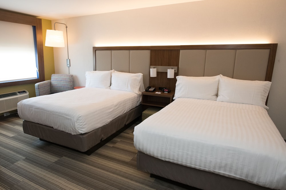 Standard Room, 2 Double Beds photo 2