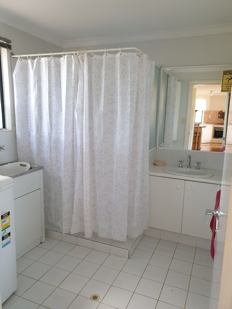 Standard Chalet, 2 Bedrooms, Non Smoking, Kitchen (Chalet 1 The Cape Howe) photo 2