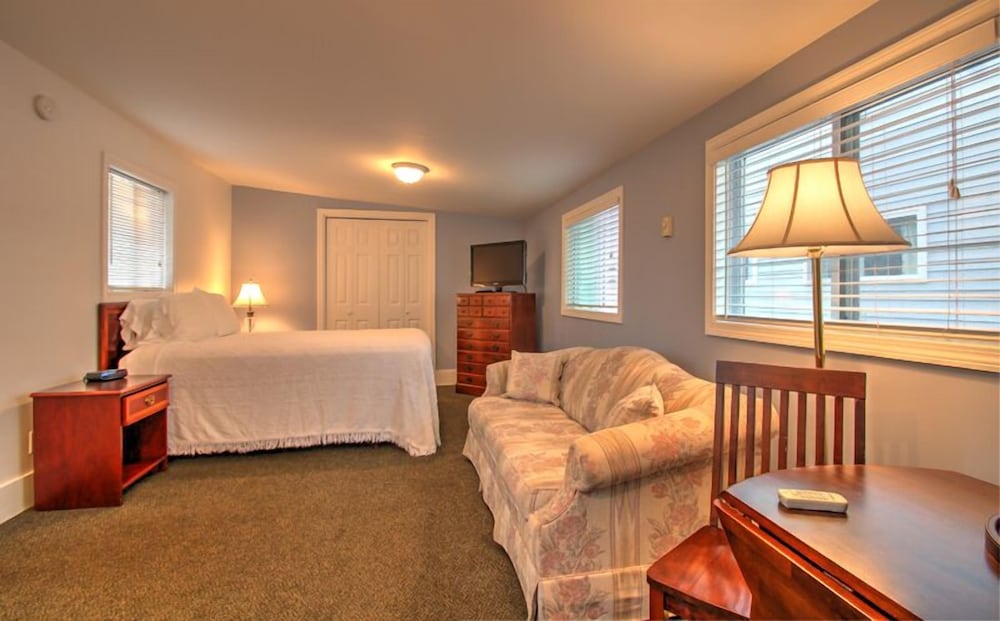 Standard Room, 1 Queen Bed, Non Smoking, Kitchenette (137- 1 Queen Bed Kitchenette Non-OV)