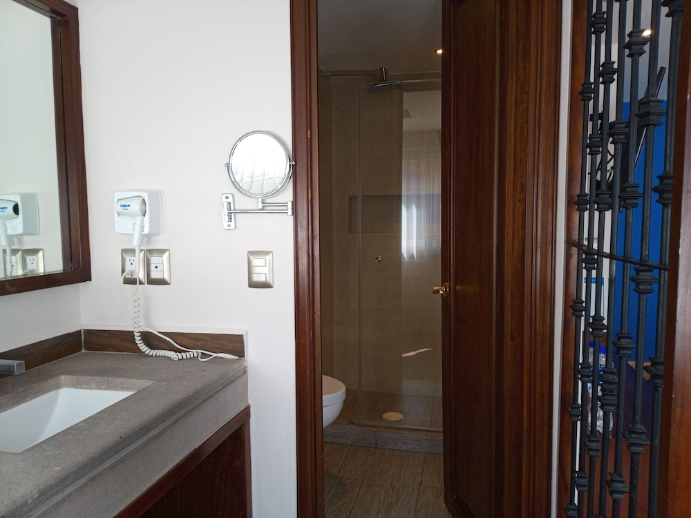 Executive Single Room, 1 King Bed - Photo 8