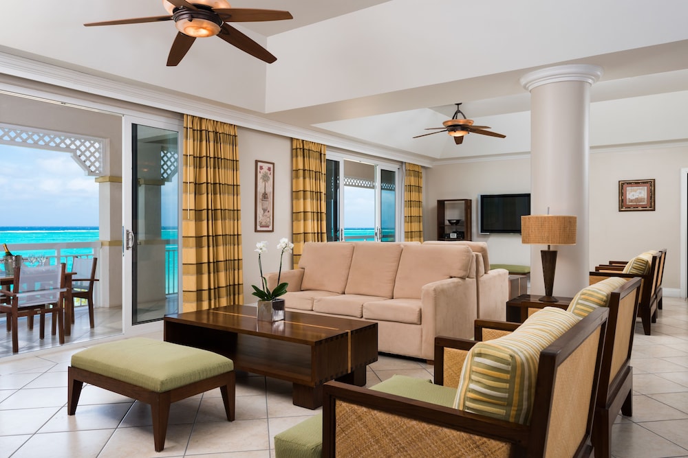 Deluxe Penthouse, 4 Bedrooms, Oceanfront (Recently Renovated) - Photo 5