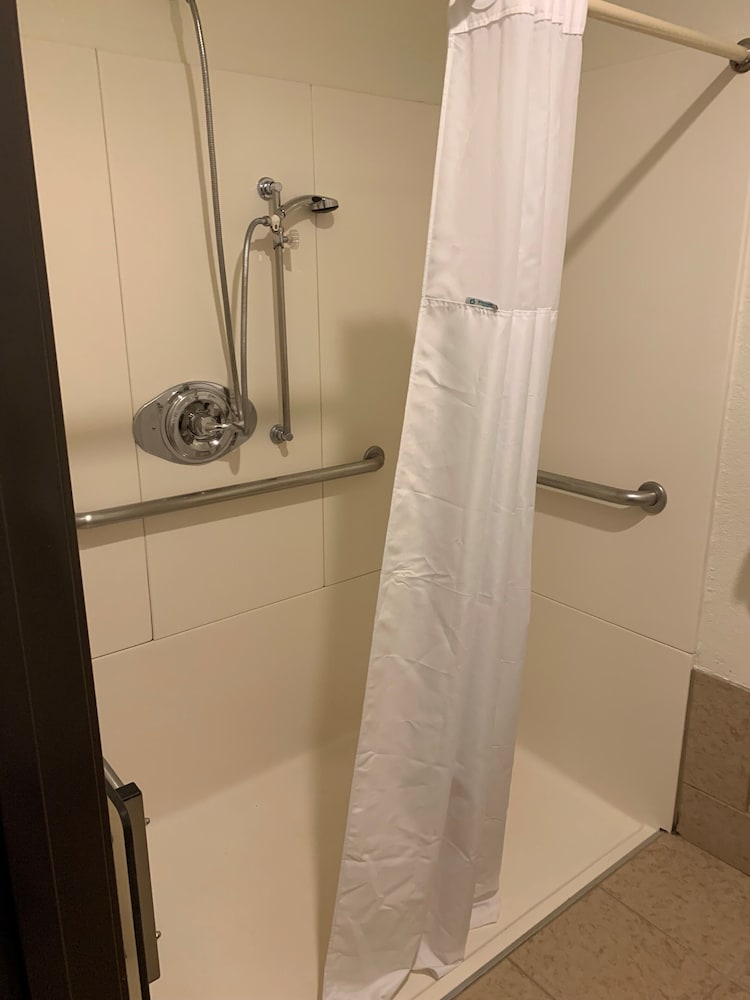 Room, 2 Queen Beds, Accessible, Non Smoking - Photo 7