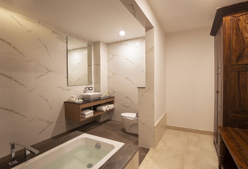 Executive Room - Photo 3