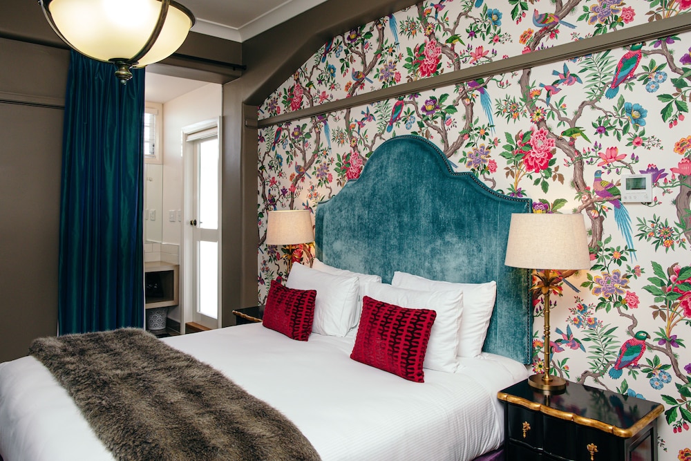 Premium Suite, 1 King Bed photo 1