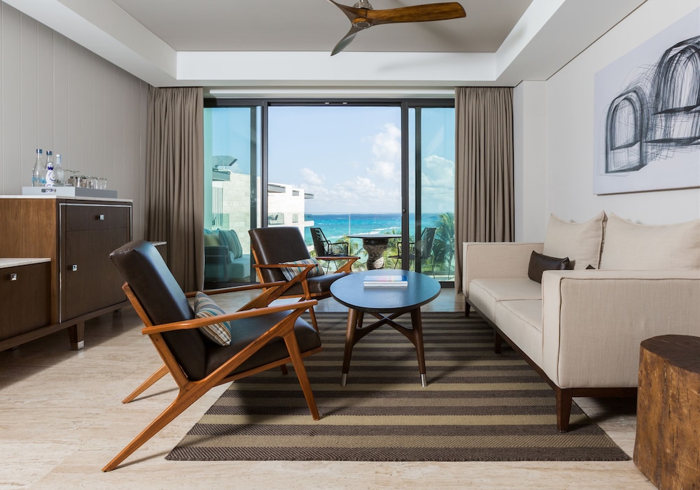 Suite, 1 King Bed, Ocean View photo 2