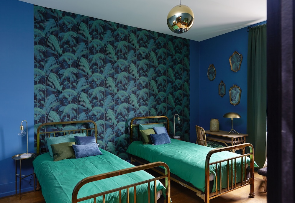 Twin Room (#7 Blue Jungle)