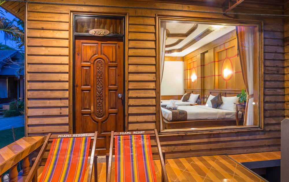 Family Pool Bungalows photo 2