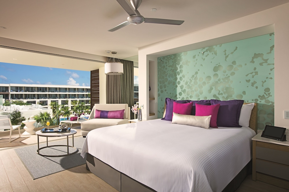 Xcelerate Junior Suite Tropical View King