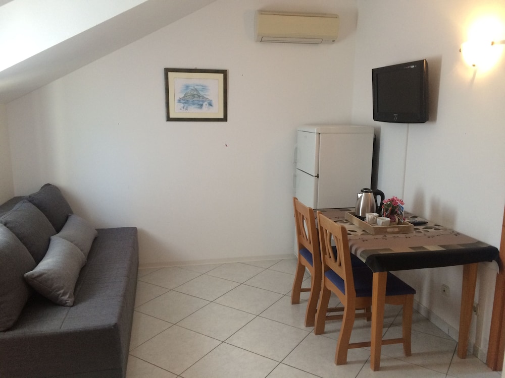 Apartment, 1 Queen Bed with Sofa bed, Balcony photo 2