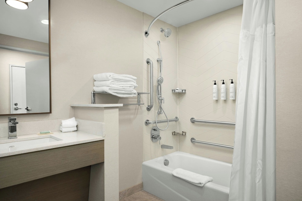 Standard Room, 1 King Bed, Mountain View photo 3