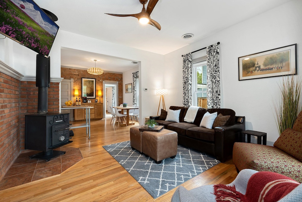 House, Multiple Beds, Patio, Garden View (522 W. Magnolia St.)
