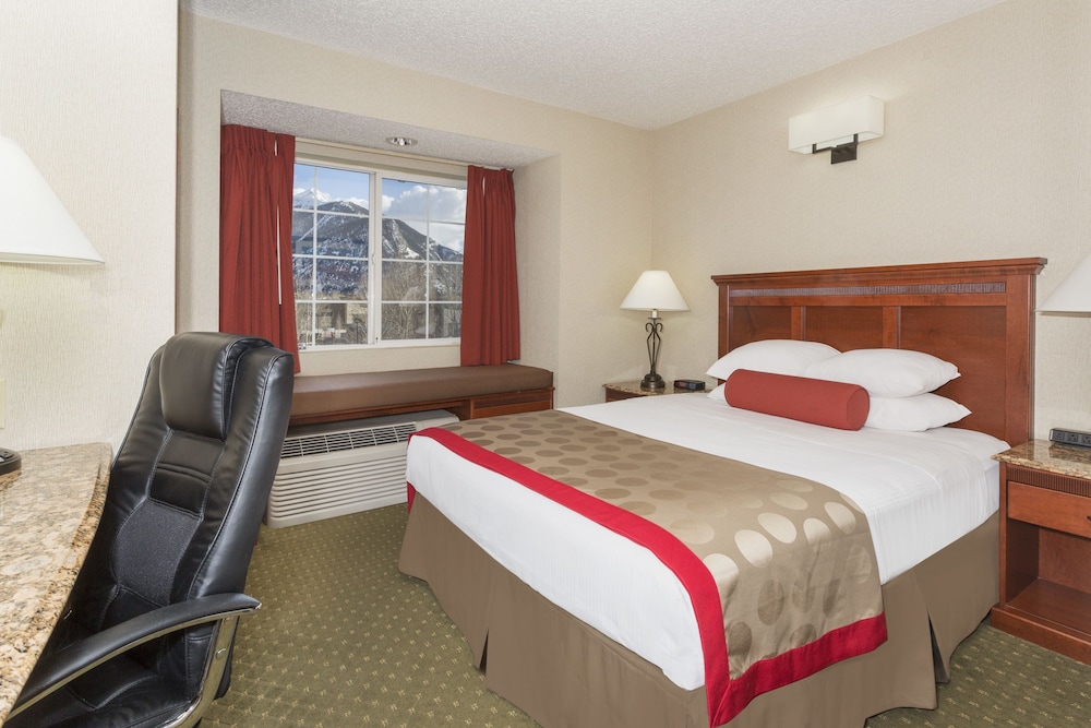 Standard Room, 1 Queen Bed, Non Smoking - Photo 2