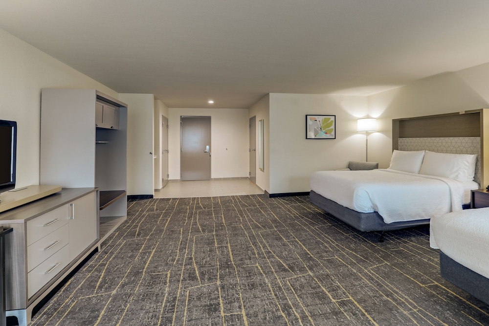 Suite, 2 Queen Beds, Accessible (Communications, Accessible Tub) - Photo 4