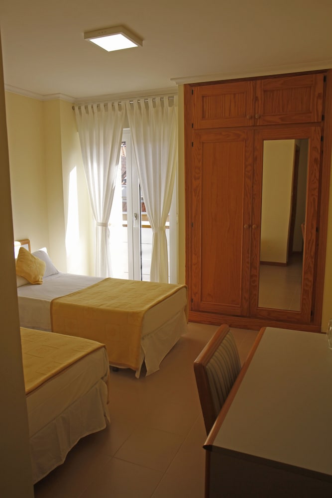 Twin Room, Ensuite photo 2