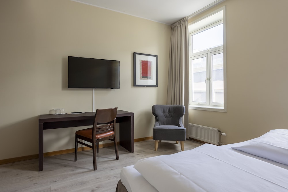 Standard Room, 1 Double Bed, Non Smoking - Photo 3